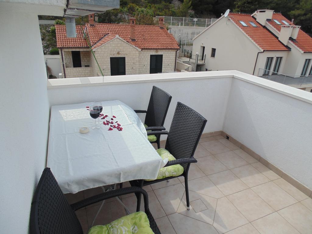 Apartments Postira Brac מראה חיצוני תמונה